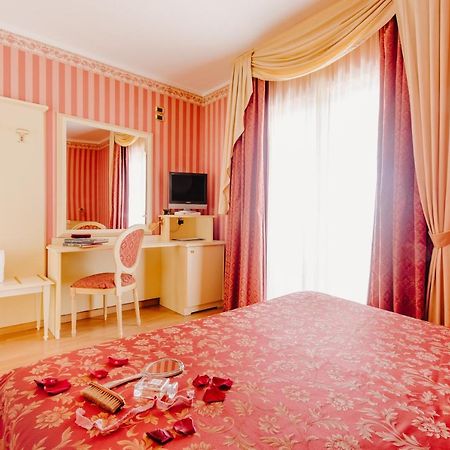 Hotel Liberty Roseto Degli Abruzzi Esterno foto