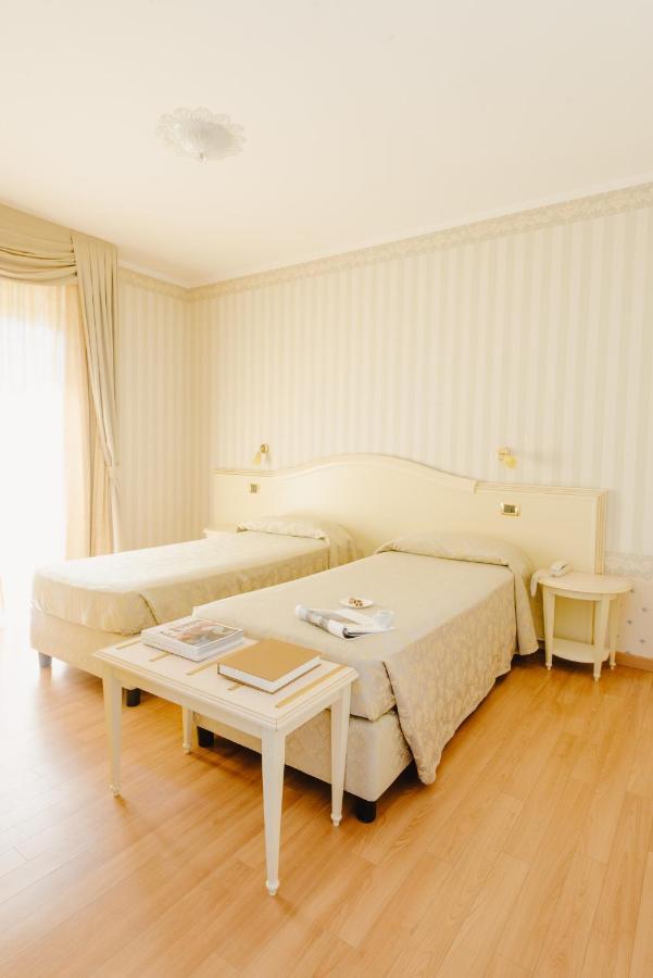 Hotel Liberty Roseto Degli Abruzzi Esterno foto