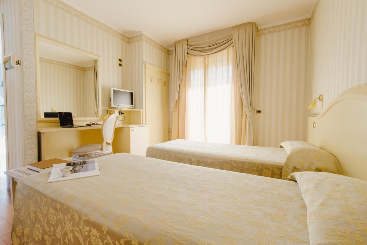 Hotel Liberty Roseto Degli Abruzzi Esterno foto