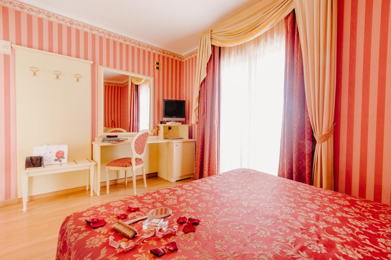 Hotel Liberty Roseto Degli Abruzzi Esterno foto