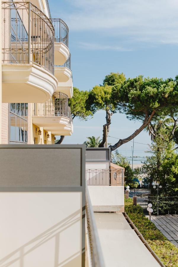 Hotel Liberty Roseto Degli Abruzzi Esterno foto